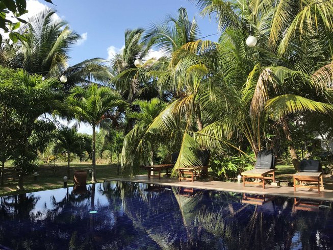 hidden-garden-pool-sri-lanka